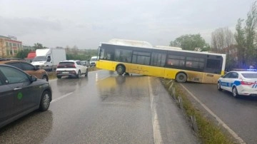 Büyükçekmece'de İETT otobüsü kaza yaptı