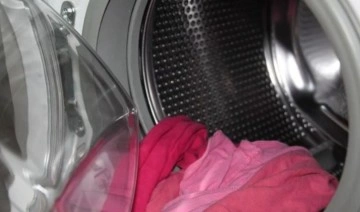 Çamaşır makinesini temizliyor, 1 çorba kaşığı eklenince koku da gidiyor