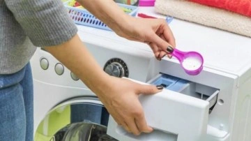 Çamaşırlarınızı yanlış yıkıyorsunuz! Çamaşır makinesine ne kadar deterjan eklemelisiniz?