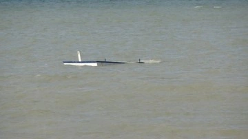 Çanakkale'de dev dalgalar nedeniyle 3 tekne battı, iskele yıkıldı