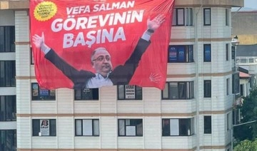 CHP Gençlik Kolları Yalova’da 'Vefa Salman, Görevinin Başına' pankartı astı