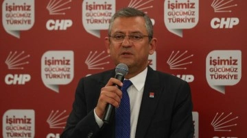 CHP Genel Başkanı Özgür Özel parti personeliyle iftarda buluştu