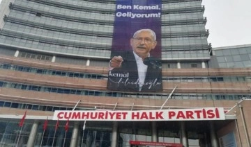 CHP Genel Merkezi'ne 'Ben Kemal, geliyorum!' pankartı asıldı