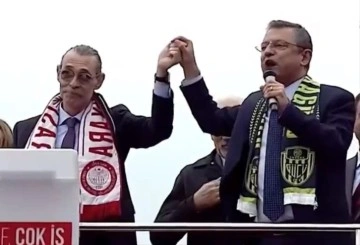 CHP lideri Özel, Erdal Beşikçioğlu'nu canlandırdığı karakterlerle tanıttı