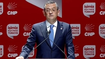 CHP lideri Özgür Özel sonuçları değerlendirirken gözyaşlarını tutamadı