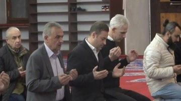 CHP'li başkan güne şükür namazı ile başladı