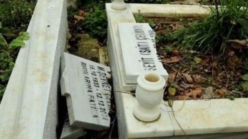 CHP'li İBB'den skandal! Mezarları bu hale getirdiler