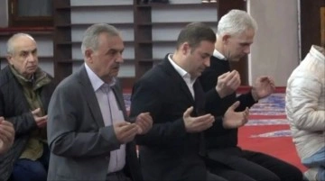 CHP'nin 74 yıl sonra kazandığı Balıkesir'de belediye başkanı güne şükür namazıyla başladı
