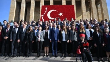 CHP'nin yeni yönetimi Anıtkabir'i ziyaret etti