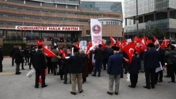 CHP'ye büyük tepki! Genel Merkez önünde protesto!