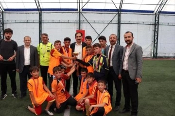 Çıldır'da düzenlenen Yaz Kuran Kursları futbol turnuvası sona erdi