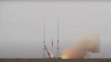 Çin metanla çalışan "Cuçüe-2" roketiyle 3 uydu fırlattı!