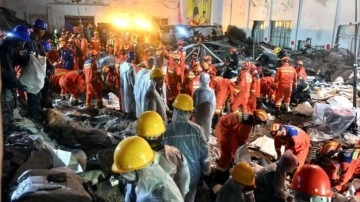Çin'de bir okulun spor salonunun çatısı çöktü, 11 kişi hayatını kaybetti