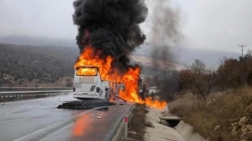 Çorum'da yolcu otobüsü kamyona çarptı: Ölü ve yaralılar var