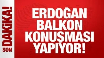 Cumhurbaşkanı Erdoğan balkon konuşması yapıyor: Dik duracağız, dikleşmeyeceğiz!