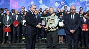 Cumhurbaşkanı Erdoğan, deprem kahramanlarını unutmadı: 55 bin kişiye madalya vereceğiz