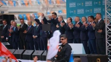 Cumhurbaşkanı Erdoğan onu görünce şaşkına döndü! Mitingde gülümseten anlar