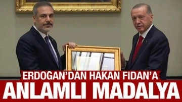 Cumhurbaşkanı Erdoğan'dan Bakan Fidan'a "üstün hizmet madalyası"