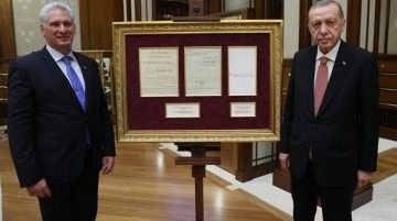 Cumhurbaşkanı Erdoğan'dan Küba Devlet Başkanı'na manidar "Abdülhamid" hediyesi