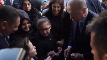 Cumhurbaşkanı Erdoğan'ın çocuklarla gülümseten diyaloğu