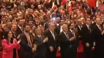 Cumhurbaşkanı Erdoğan'ın konuşmasını dinleyenler arasında yer alan 3 ünlü isim dikkat çekti