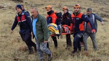 Dağda ayağı kırılan avcıyı jandarma ve AFAD ekipleri kurtardı!