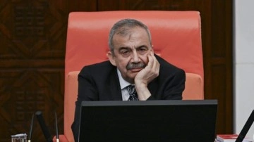 DEM Parti TBMM Başkanvekili Sırrı Süreyya Önder Meclis oturumunu yönetirken rahatsızlandı