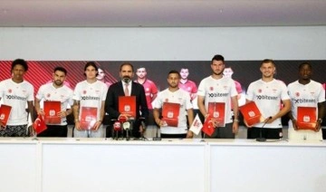 Demir Grup Sivasspor 7 futbolcu için toplu imza töreni düzenledi