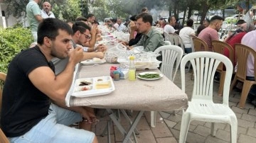 Denizli'de bedava yemek için "Mevlüt Bulma" grubu kurdular! Herkes mutlu kalıyor