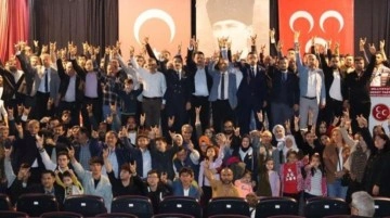 Denizli'de CHP ve İYİ Parti'den istifa eden 324 kişi MHP'ye katıldı