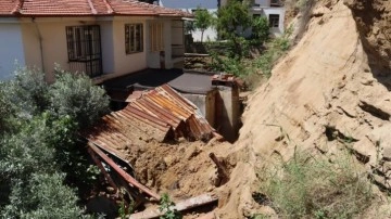 Denizli'de heyelan: İki evde hasar oluştu