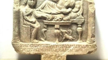 Denizli'de Roma dönemine ait mezar steli ele geçirildi