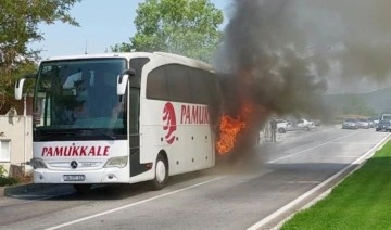 Denizli'de yolcu dolu otobüs alev alev yandı: Yolcular son anda tahliye edildi