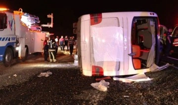 Denizli'de yolcu otobüsü refüje devrildi: 2’si ağır 28 yaralı