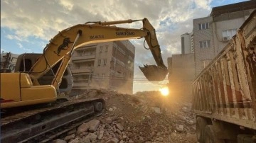 Deprem bölgesinin yıkılamayan binaları için 'hızlı karar' süreci
