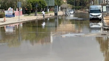 Deprem sonrası sahil çöktü İskenderun yine sular altında kaldı