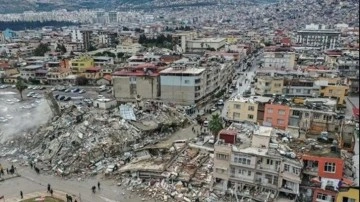 Depremde 12 kişiye mezar olmuştu: Müteahhit yan binayı, şantiye şefi müteahhidi suçladı