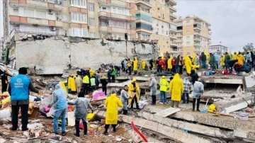 Depremde 77 kişinin yaşamını yitirdiği apartman onaylı projelere aykırı inşa edilmiş
