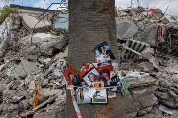 Depremde hayatını kaybedenlerin sayısı 42 bini aştı! Geriye bu acı manzara kaldı