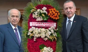 Devlet Bahçeli'den Erdoğan'a 21 turuncu gül ve 2023 çiçek işlemeli tebrik aranjmanı