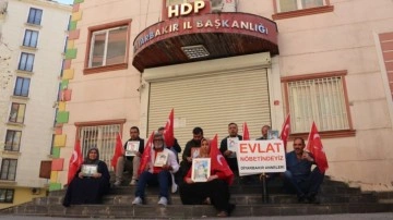 Diyarbakır'da HDP binası önünde evlat nöbeti sürüyor!