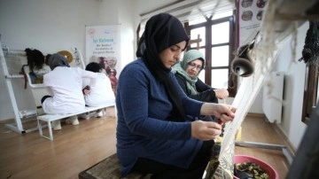 Diyarbakır'da kadınların işlediği halılar Japonya'ya gönderiliyor