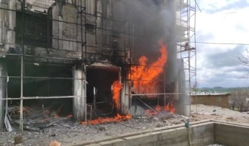 Diyarbakır'da inşaat halindeki 4 katlı binada yangın paniği!