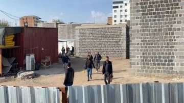 Diyarbakır’da üstüne duvar düşen işçi hayatını kaybetti