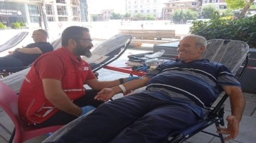 Dünya rekortmeni kan bağışçısı Afyonkarahisar'da! Ayaklı kan makinesi 500 ünite kan verdi
