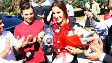 Dünya şampiyonu Buse Tosun Çavuşoğlu, Yalova'da coşkuyla karşılandı!