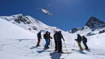 Dünyada sayılı merkezlerde yapılıyor Kaçkar Dağları büyüledi helikopterle kayak etkinliği