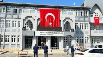 Düzce'de 15 Temmuz Şehitler Anadolu Lisesi'nin değiştirilen adı düzeltildi
