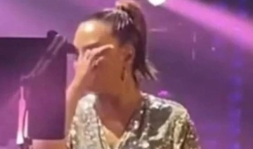 Ebru Gündeş, konserinde gözyaşlarına boğuldu
