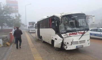 Edirne'de iki servis minibüsünün çarpıştığı kazada 20 kişi yaralandı